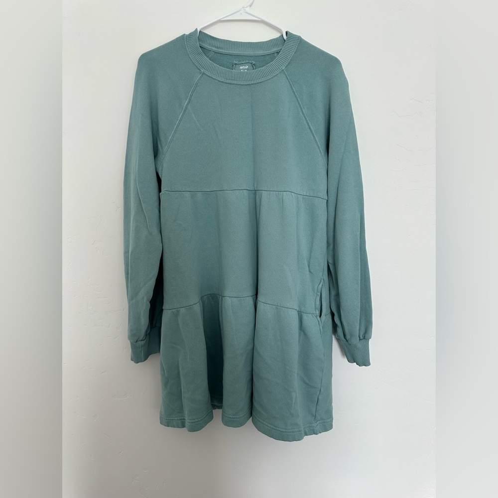 Aerie weekend crew neck color mint dress size Medium